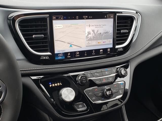 2026 Chrysler Pacifica in Bedford, OH 44146 - 18104077 11