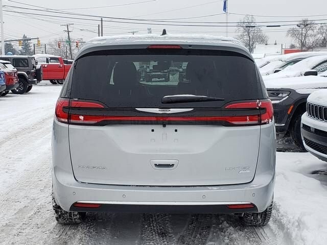 2026 Chrysler Pacifica in Bedford, OH 44146 - 18104077 4