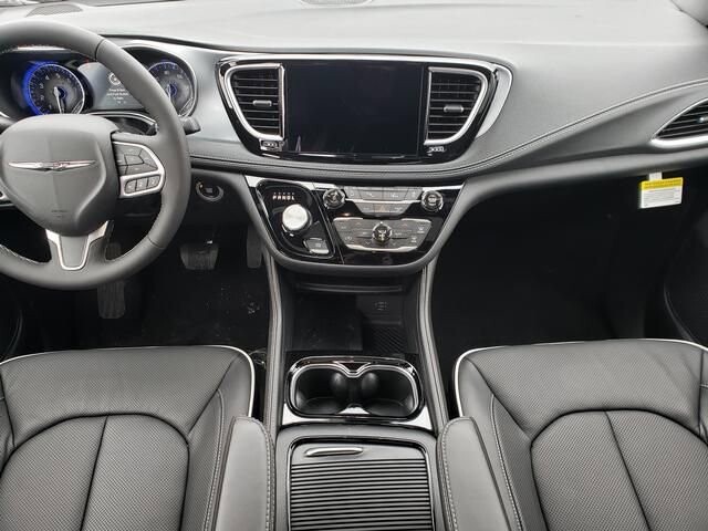 2026 Chrysler Pacifica in Bedford, OH 44146 - 18104077 9