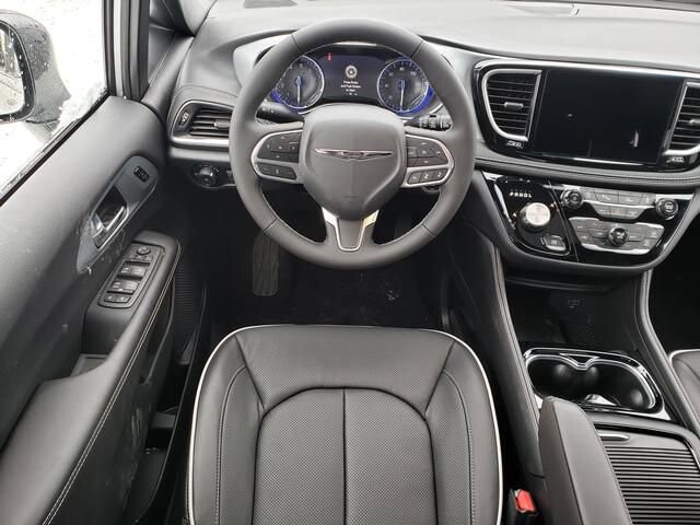 2026 Chrysler Pacifica in Bedford, OH 44146 - 18104077 10