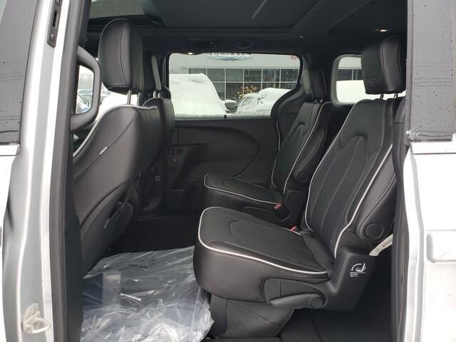 2026 Chrysler Pacifica in Bedford, OH 44146 - 18104077 8