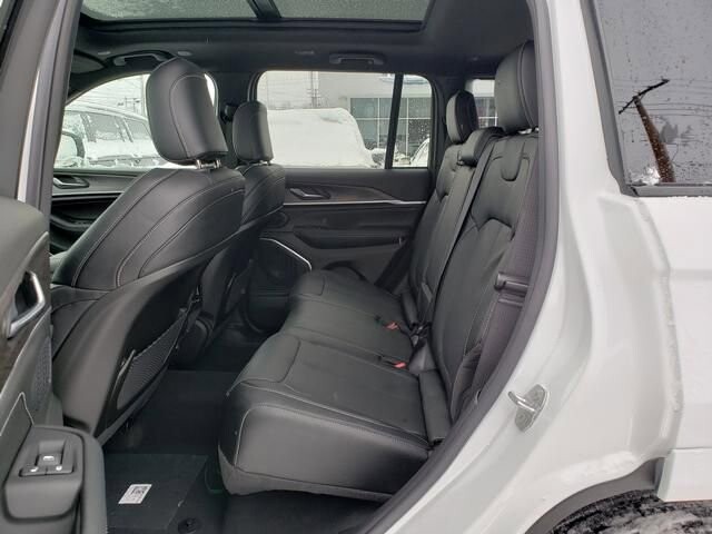 2026 Jeep Grand Cherokee in Bedford, OH 44146 - 18104080 8