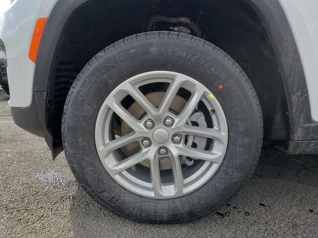 2026 Jeep Grand Cherokee in Bedford, OH 44146 - 18104082 12