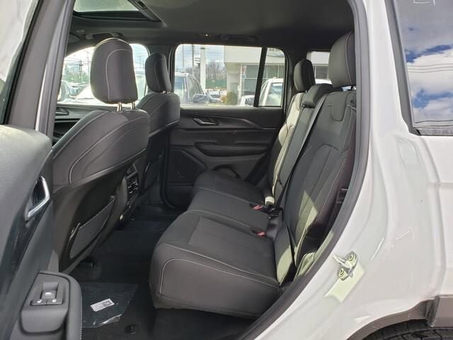 2026 Jeep Grand Cherokee in Bedford, OH 44146 - 18104082 8