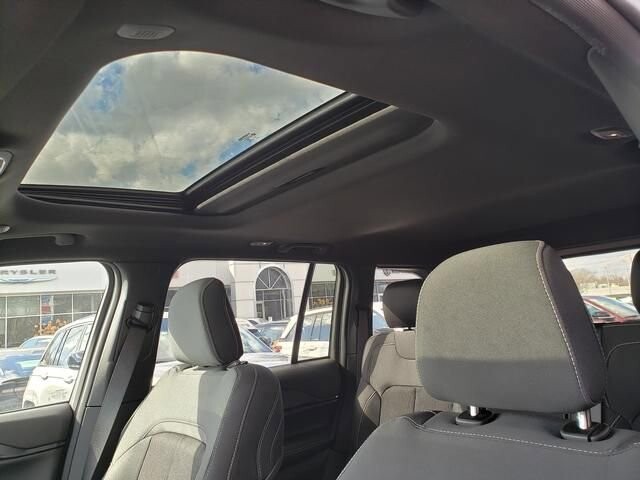 2026 Jeep Grand Cherokee in Bedford, OH 44146 - 18104082 7