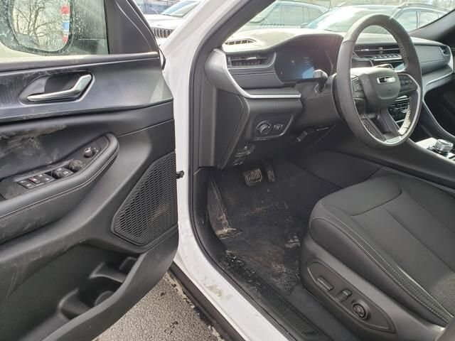 2026 Jeep Grand Cherokee in Bedford, OH 44146 - 18104082 6