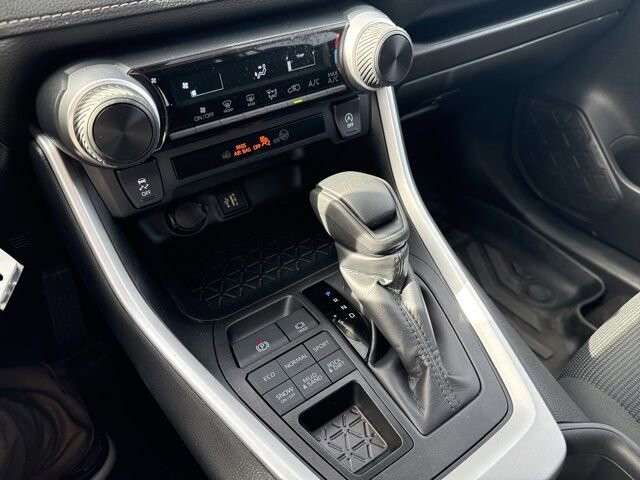 2024 Toyota RAV4 in Winslow, AZ 86046 - 18104091 24