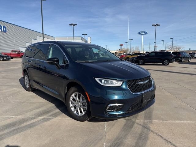 2024 Chrysler Pacifica in Winslow, AZ 86046 - 18104097 2