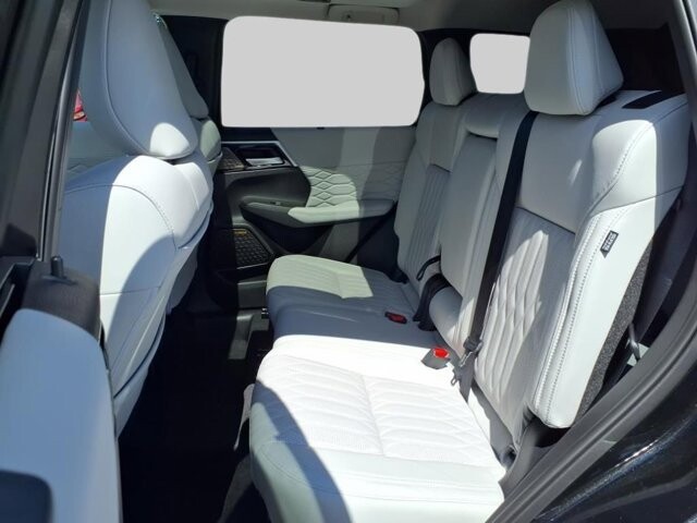 2025 Mitsubishi Outlander in Winchester, VA 22602 - 18104133 12