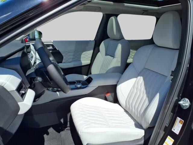 2025 Mitsubishi Outlander in Winchester, VA 22602 - 18104133 13