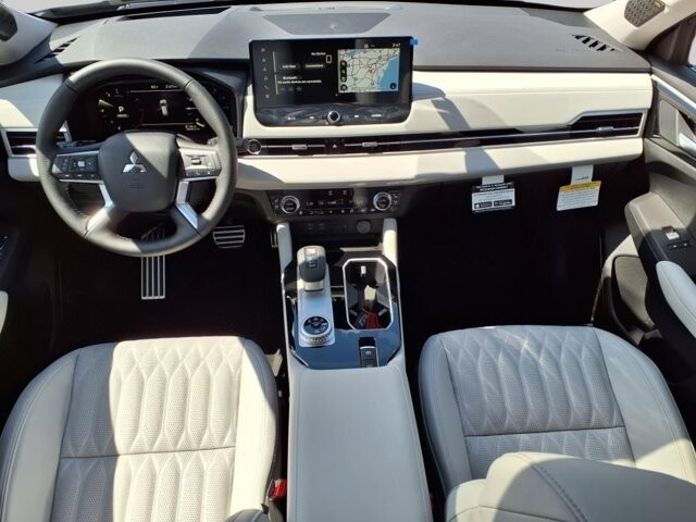 2025 Mitsubishi Outlander in Winchester, VA 22602 - 18104133 10