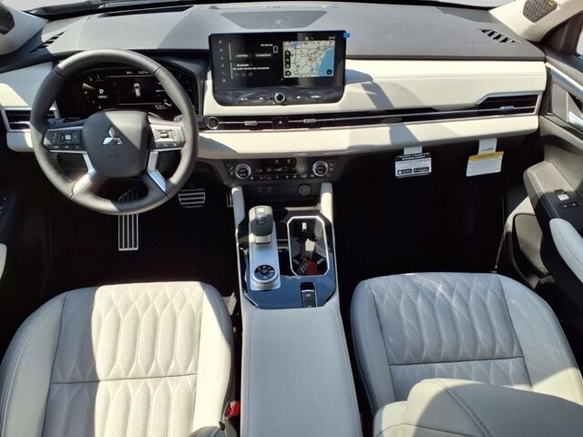 2025 Mitsubishi Outlander in Winchester, VA 22602 - 18104133 10