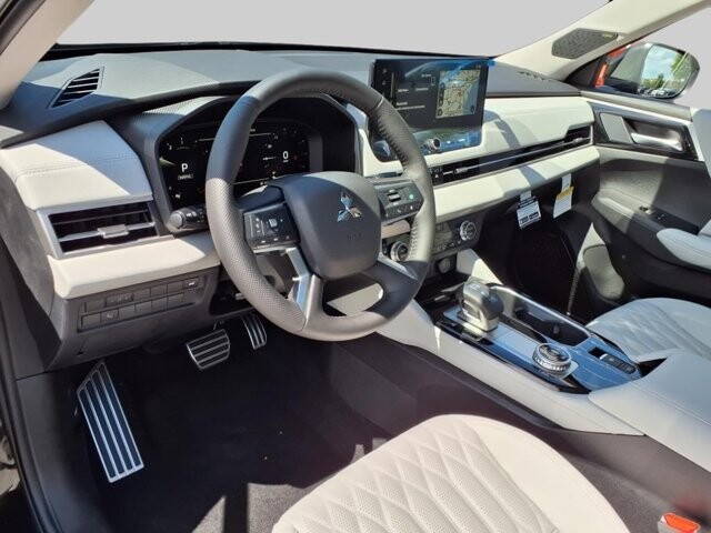 2025 Mitsubishi Outlander in Winchester, VA 22602 - 18104133 17