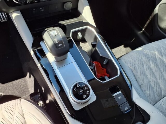 2025 Mitsubishi Outlander in Winchester, VA 22602 - 18104133 24