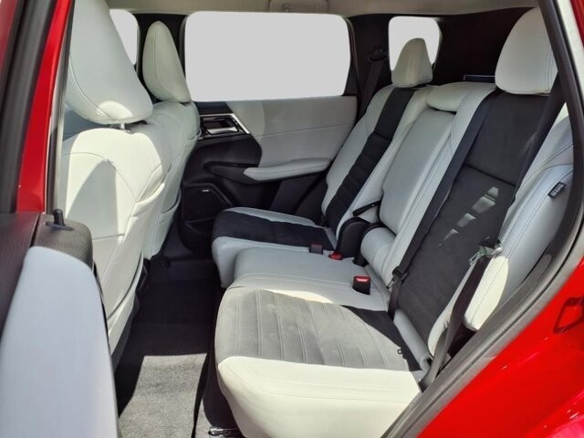 2025 Mitsubishi Outlander in Winchester, VA 22602 - 18104134 10