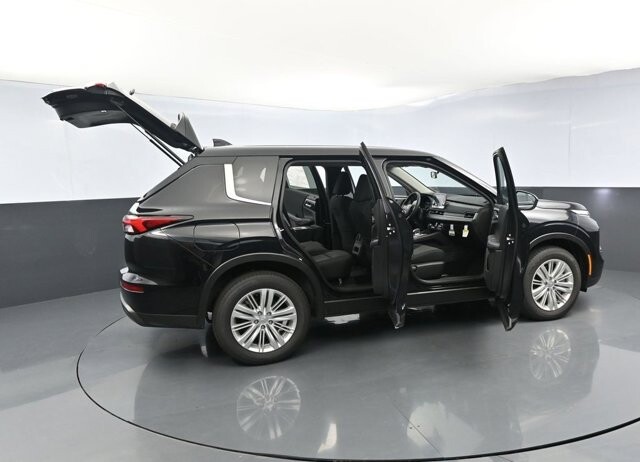 2025 Mitsubishi Outlander in Winchester, VA 22602 - 18104135 37