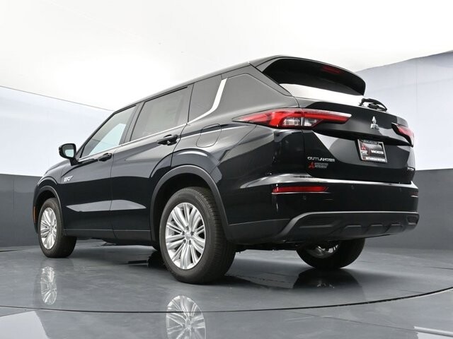 2025 Mitsubishi Outlander in Winchester, VA 22602 - 18104135 28