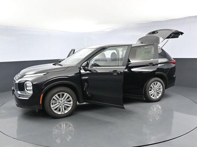 2025 Mitsubishi Outlander in Winchester, VA 22602 - 18104135 41
