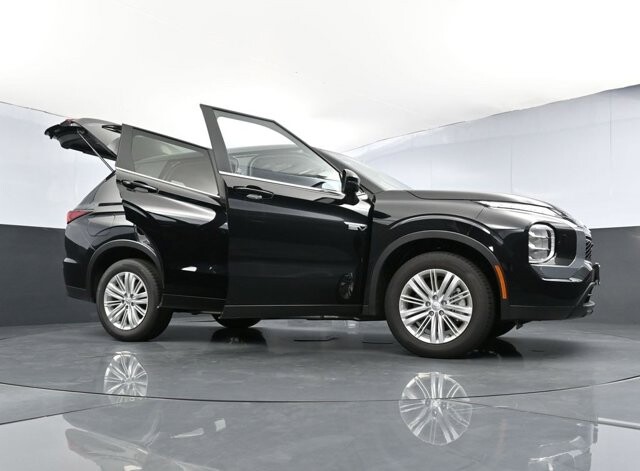 2025 Mitsubishi Outlander in Winchester, VA 22602 - 18104135 36