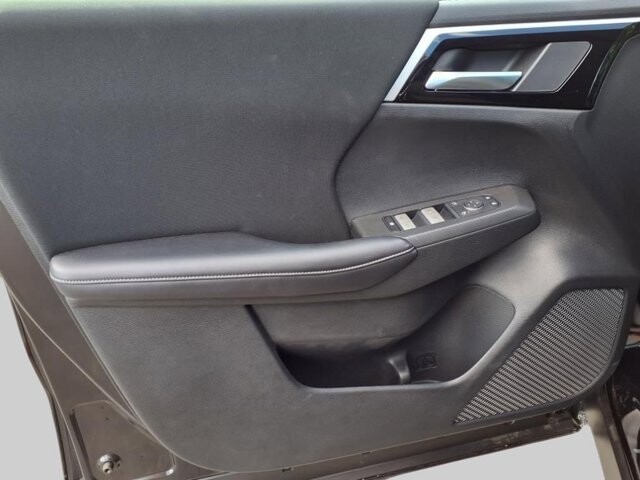 2025 Mitsubishi Outlander in Winchester, VA 22602 - 18104135 12