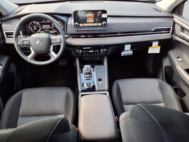 2025 Mitsubishi Outlander in Winchester, VA 22602 - 18104135 9