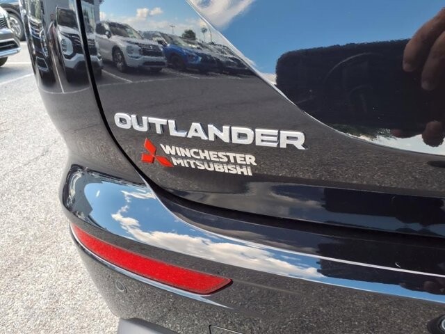 2025 Mitsubishi Outlander in Winchester, VA 22602 - 18104135 7