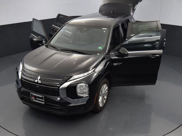 2025 Mitsubishi Outlander in Winchester, VA 22602 - 18104135 34