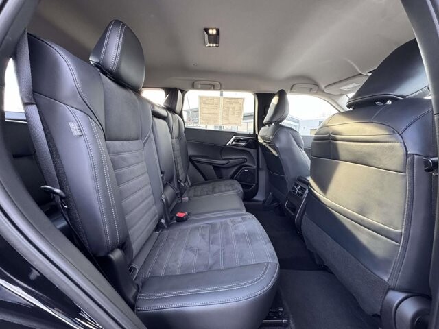 2025 Mitsubishi Outlander in Winchester, VA 22602 - 18104136 11