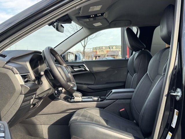 2025 Mitsubishi Outlander in Winchester, VA 22602 - 18104136 14