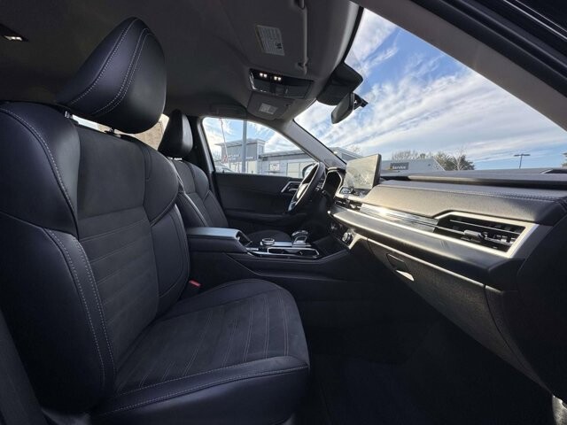 2025 Mitsubishi Outlander in Winchester, VA 22602 - 18104136 9