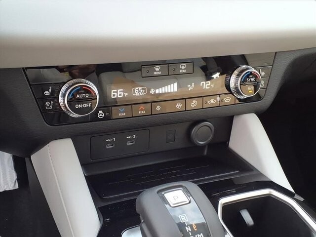 2025 Mitsubishi Outlander in Winchester, VA 22602 - 18104137 24