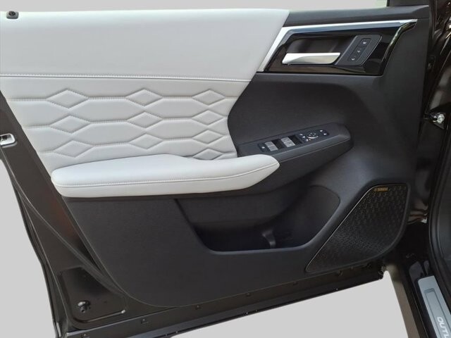 2025 Mitsubishi Outlander in Winchester, VA 22602 - 18104137 17