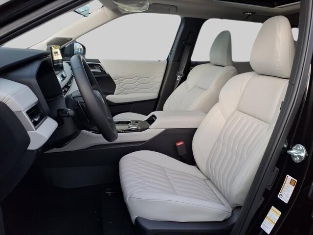 2025 Mitsubishi Outlander in Winchester, VA 22602 - 18104137 15