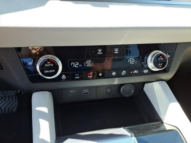 2025 Mitsubishi Outlander in Winchester, VA 22602 - 18104138 24