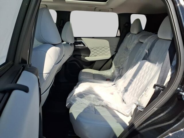 2025 Mitsubishi Outlander in Winchester, VA 22602 - 18104138 14