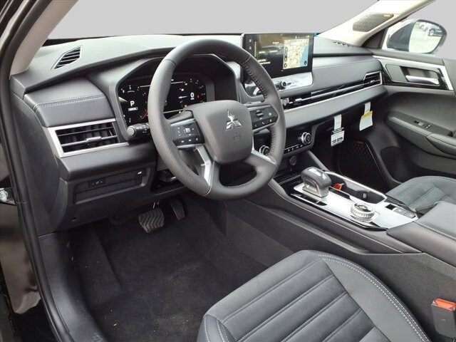 2025 Mitsubishi Outlander in Winchester, VA 22602 - 18104139 16