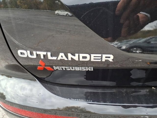 2025 Mitsubishi Outlander in Winchester, VA 22602 - 18104139 7
