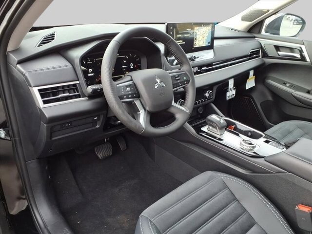 2025 Mitsubishi Outlander in Winchester, VA 22602 - 18104139 16