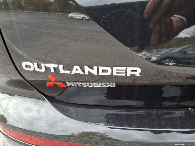 2025 Mitsubishi Outlander in Winchester, VA 22602 - 18104139 7