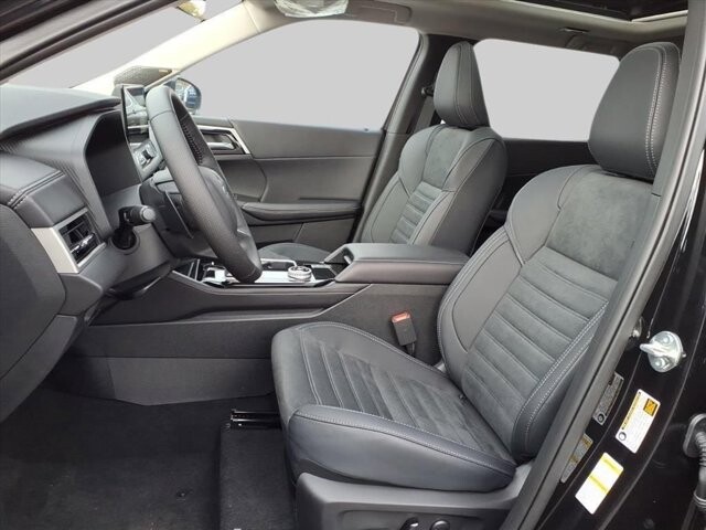 2025 Mitsubishi Outlander in Winchester, VA 22602 - 18104139 12