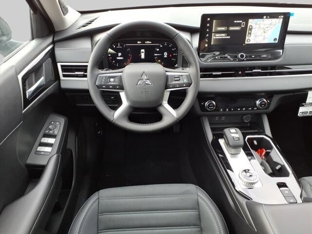 2025 Mitsubishi Outlander in Winchester, VA 22602 - 18104139 10