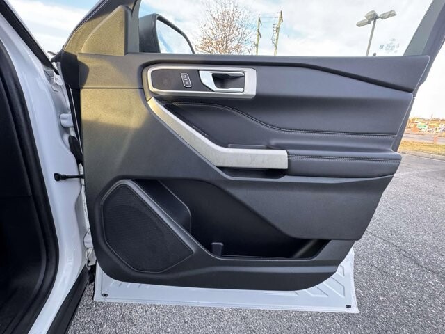 2023 Ford Explorer in Winchester, VA 22602 - 18104142 8