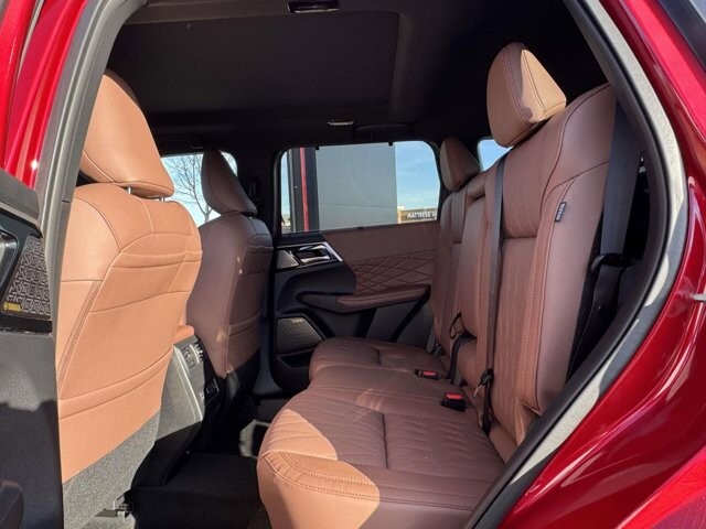 2026 Mitsubishi Outlander in Winchester, VA 22602 - 18104143 9