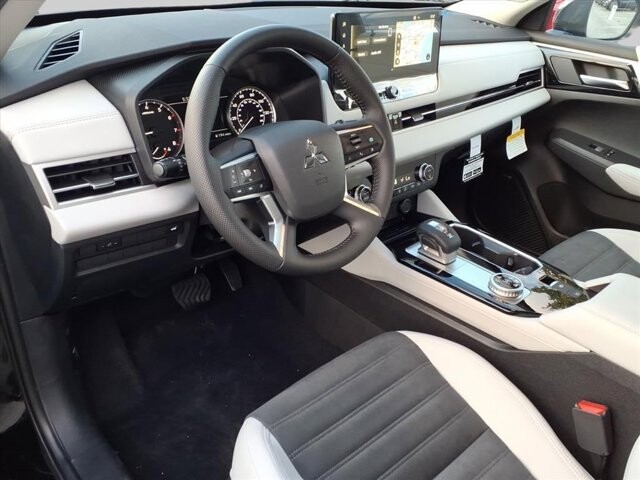 2025 Mitsubishi Outlander in Winchester, VA 22602 - 18104145 17