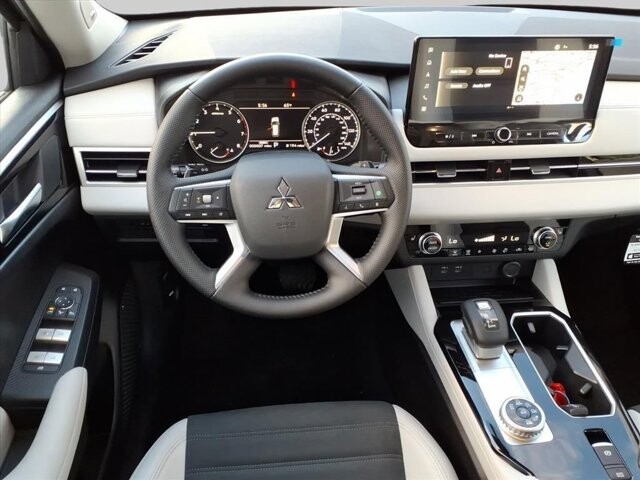 2025 Mitsubishi Outlander in Winchester, VA 22602 - 18104145 12