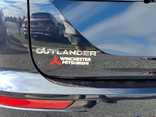 2025 Mitsubishi Outlander in Winchester, VA 22602 - 18104146 9