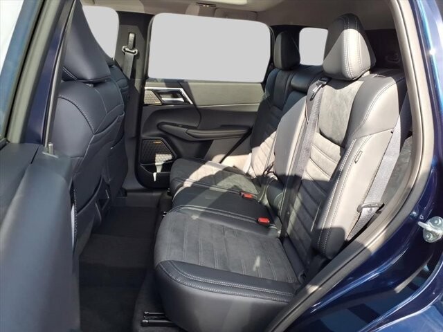 2025 Mitsubishi Outlander in Winchester, VA 22602 - 18104146 13