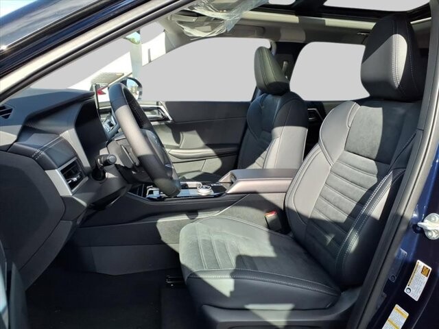 2025 Mitsubishi Outlander in Winchester, VA 22602 - 18104146 14