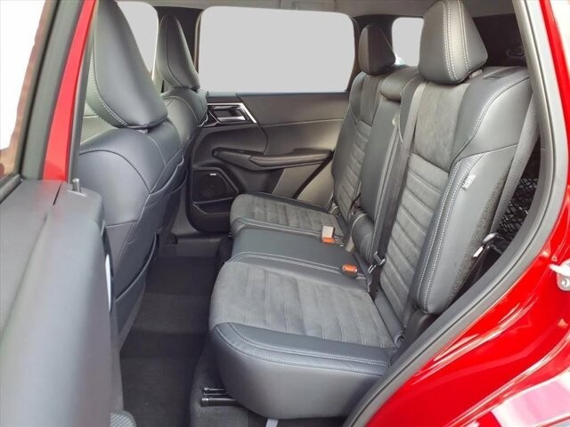 2025 Mitsubishi Outlander in Winchester, VA 22602 - 18104148 13