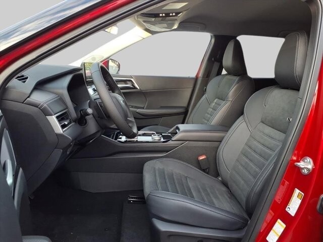 2025 Mitsubishi Outlander in Winchester, VA 22602 - 18104148 14